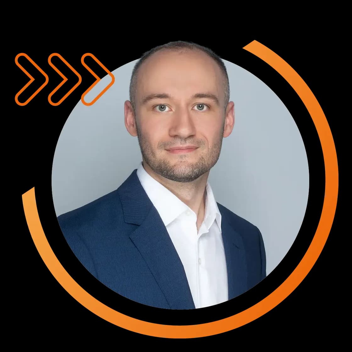 Porträtfoto von Ioan Voicu Vulcanean im Anzug – Kundenstimme.